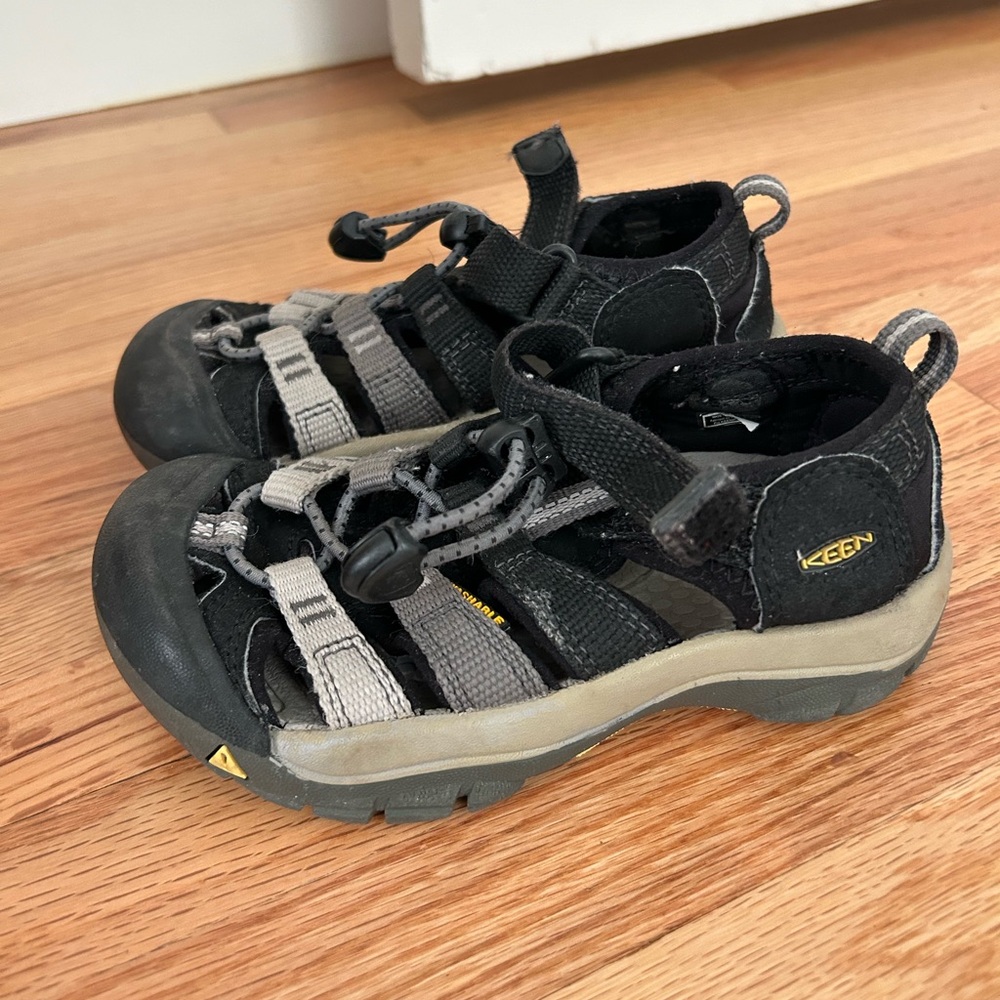 KEEN Sandals in black and grey